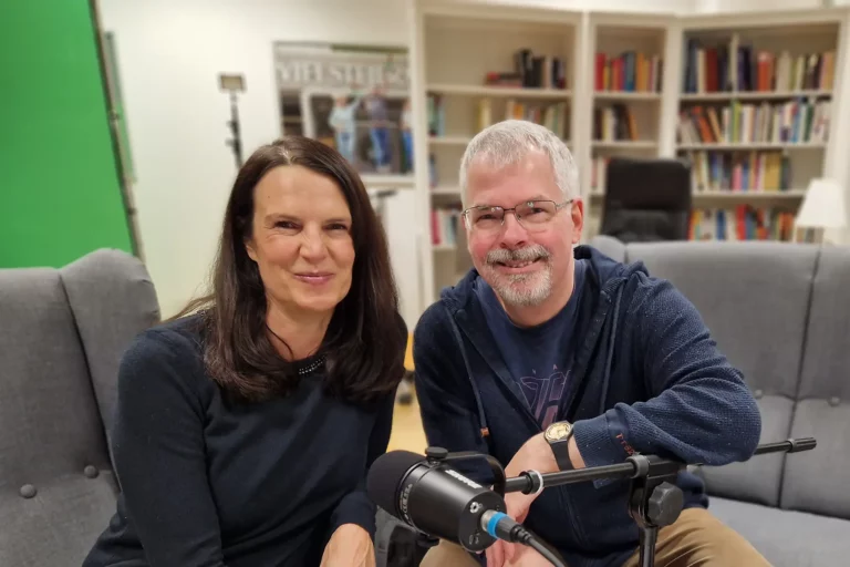 Margit Grisold und Stefan Schwar im Podcast "Eine neue Katze zieht ein"