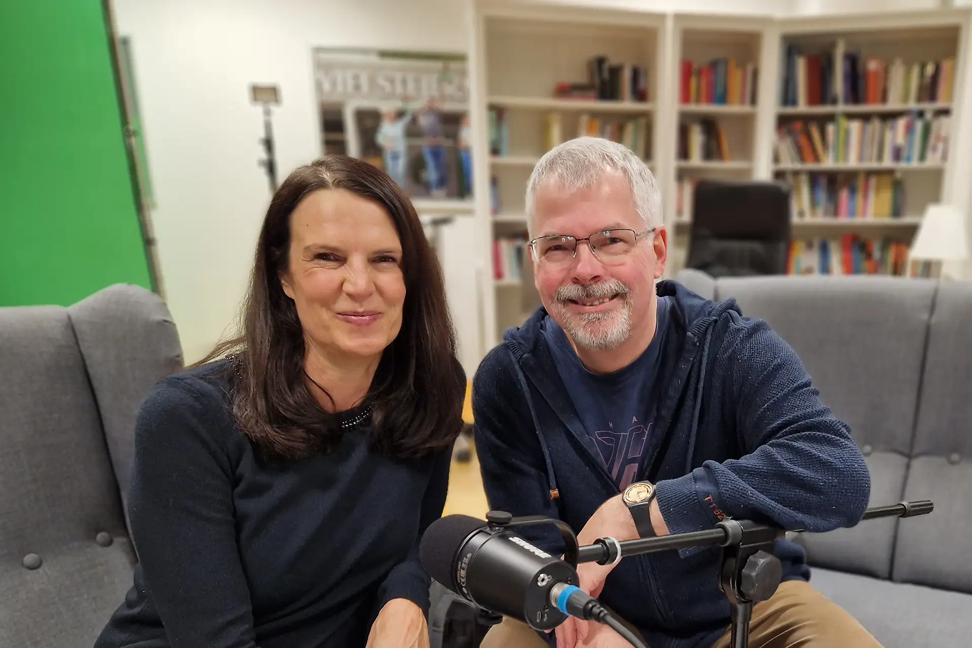 Margit Grisold und Stefan Schwar im Podcast "Eine neue Katze zieht ein"